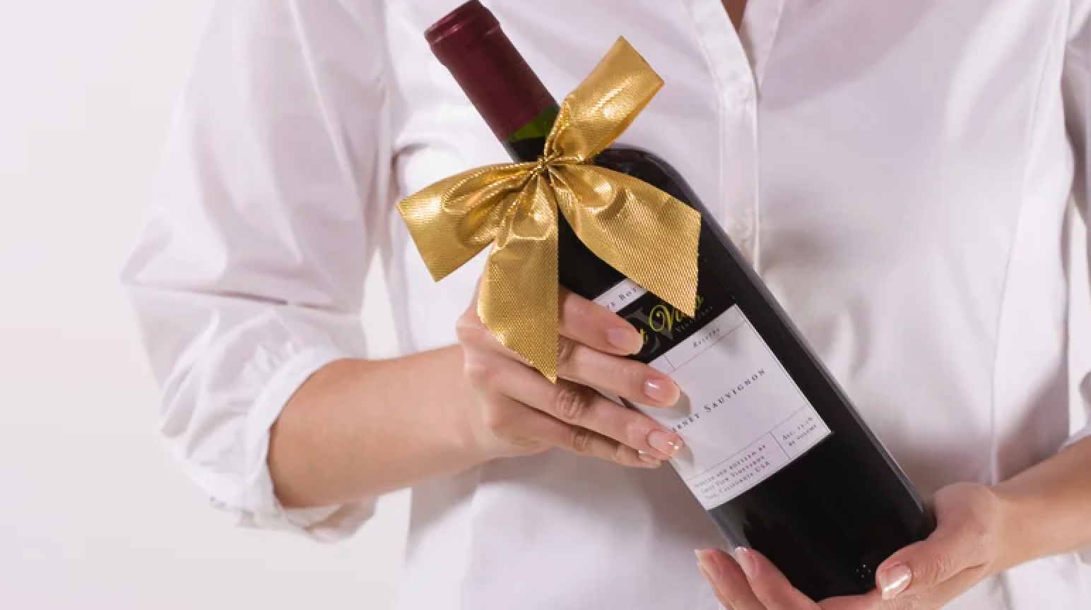 Wie man Wein als Geschenk auswählt, wenn man sich nicht auskennt (Ein einfacher Leitfaden)